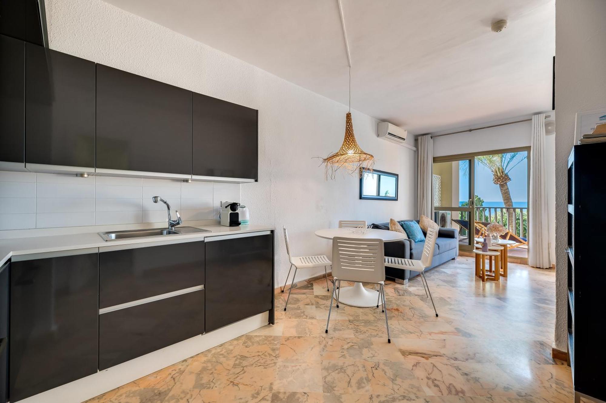 Front Line Beach Studio Apartment Marbella Exterior photo